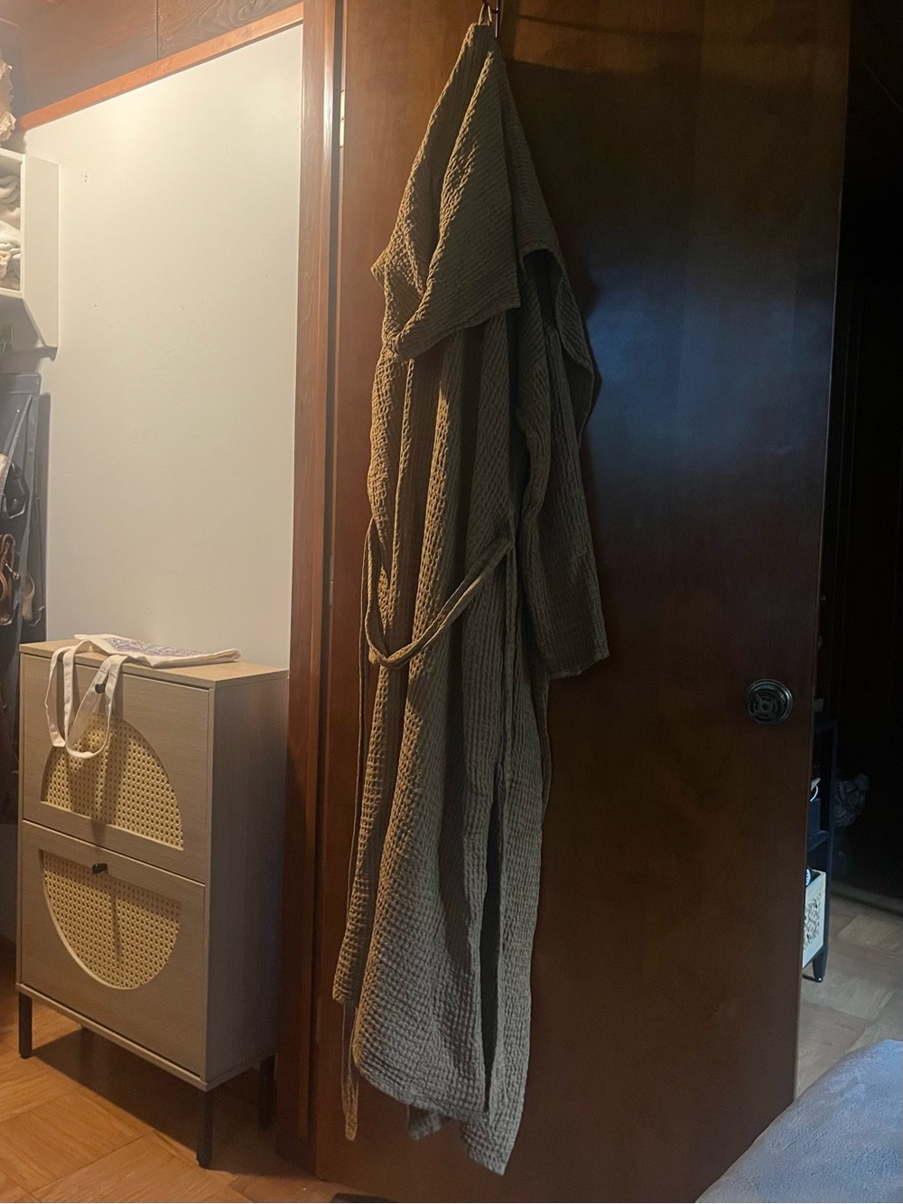 Women's Waffle Robe in Cinnamon with Hooded Collar. L/XL RUNS BIG - Picture 6 of 8